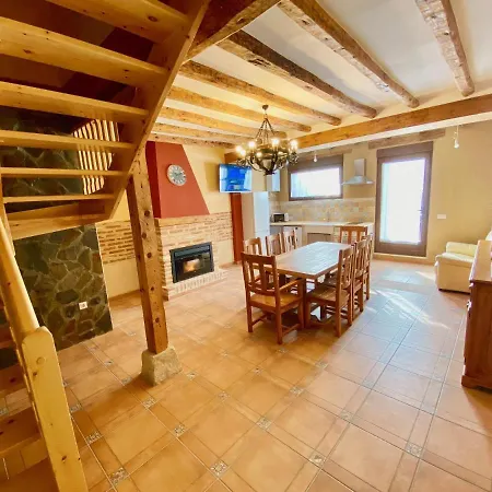 Ferienhaus La Parada De Jimena-casa Rustica Rodeada De Bodegas En Rueda