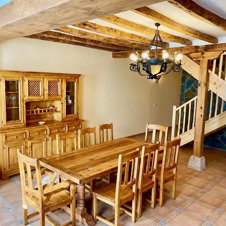 La Parada De Jimena-casa Rustica Rodeada De Bodegas En Tatil Evi Rueda