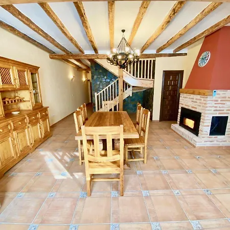 La Parada De Jimena-casa Rústica Rodeada De Bodegas En *